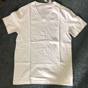 Men’s white tee